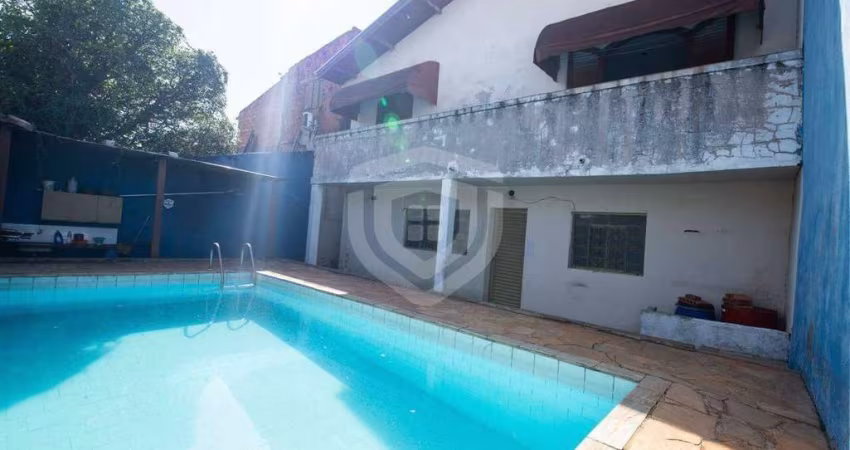 Casa à Venda no Jardim Vânia Maria com 5 Quartos e com Piscina em Bauru - SP