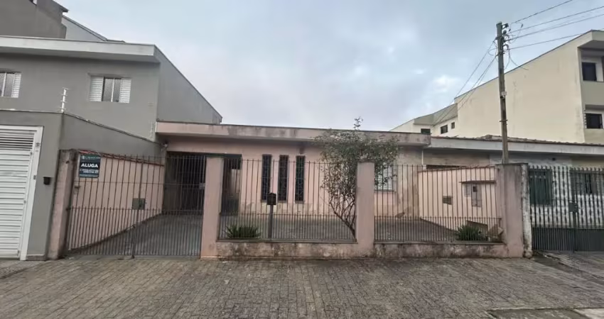 Aluga-se casa térrea espetacular,  sediada em enorme terreno, com diversas vagas de garagem, em excelente distribuição e localização, próximo ao vasto comércio da av. queiroz filho, em santo andré