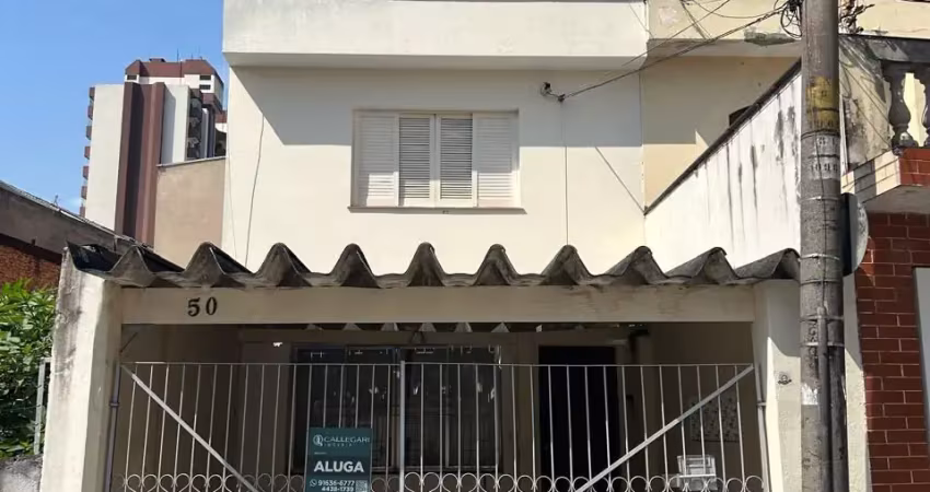 Aluga-se sobrado, em ótima localização e distribuição, em região central de santo andré, muito próximo ao comércio em geral.