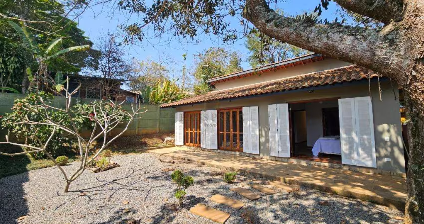 Casa à venda em Cotia, Jardim Colibri, com 4 quartos, com 255 m², Condomínio Jardim Colibri
