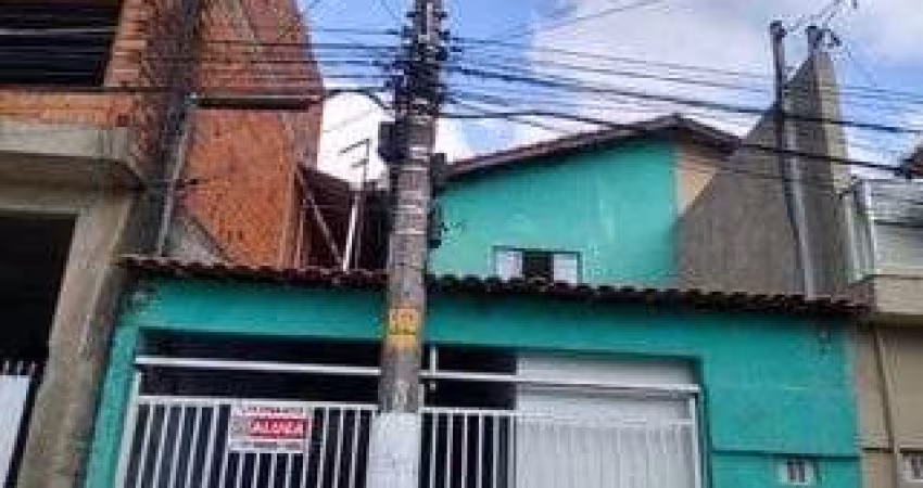 Casa Independente para Venda com 2 Dormitórios, 2 Vagas de Garagem e Área de Ser