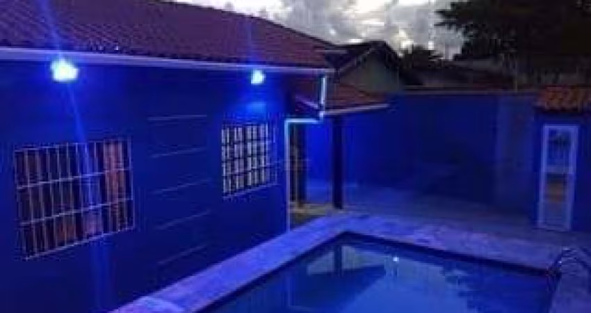 Linda Casa de Praia com 2 Dorm (1 Suíte), 1 Vaga e Área Gourmet com Churrasqueir