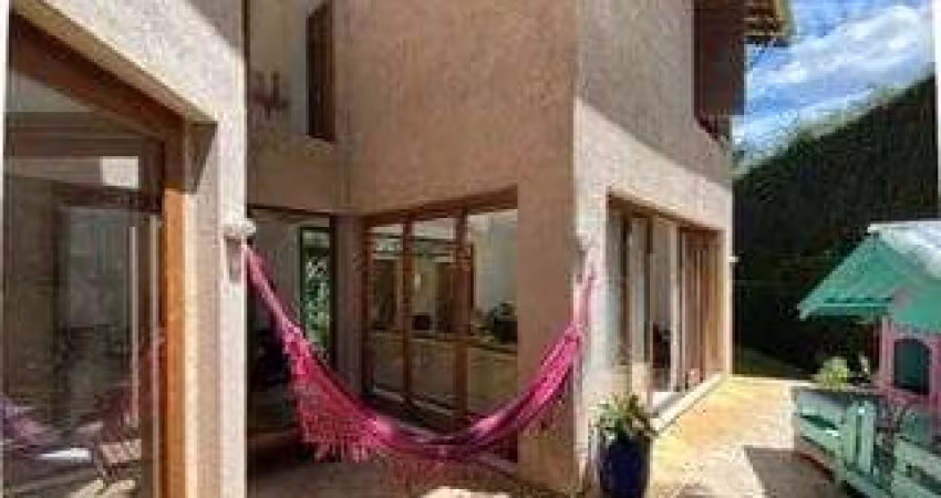 Casa Rústica Contemporânea com 310m², 3 Dorm (1 Suíte), 4 Vagas e Espaço Gourmet