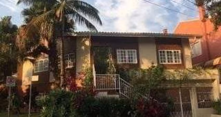 Casa Totalmente Reformada, 5 Suítes, Piscina- Residencial 3 Alphaville - com Sui