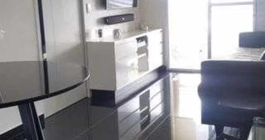 Lindo Apartamento com 2 Quartos, 1 Suíte, Sacada Envidraçada com Cortina Rolo An