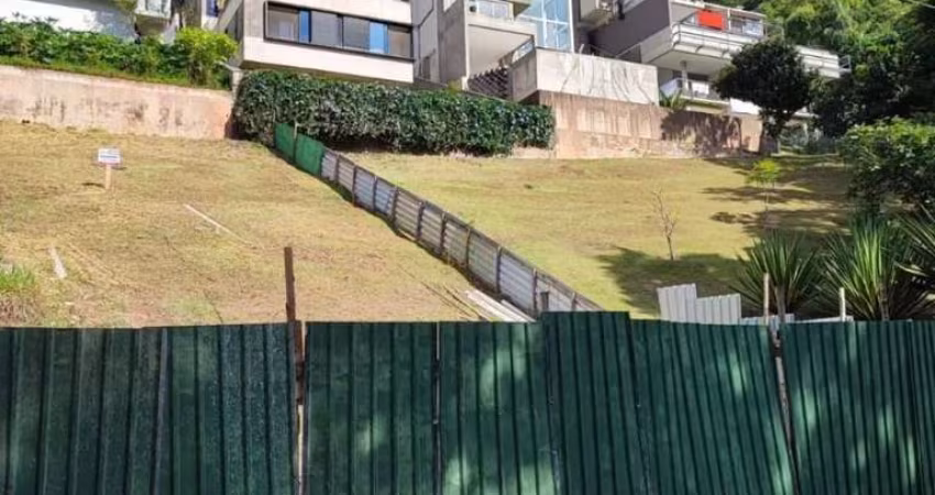 Residencial Alphasitio - Terreno com 431m², em Excelente Condomínio em Santana d