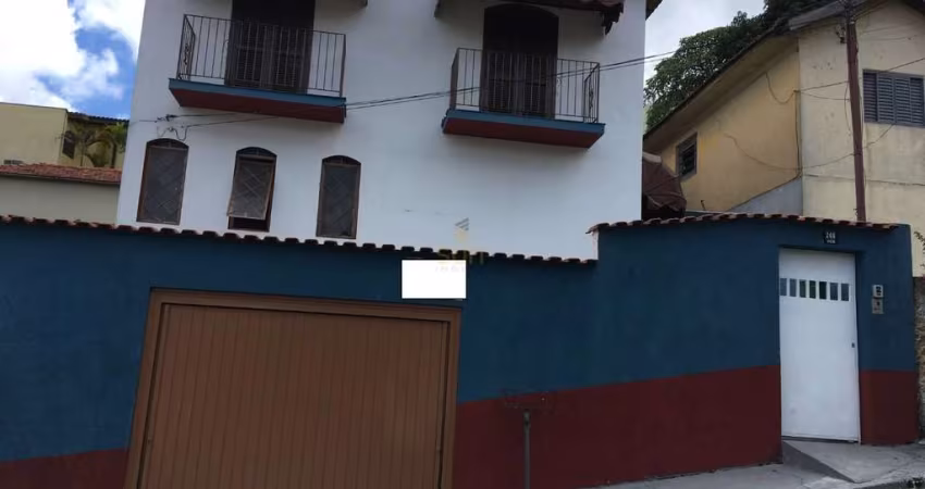 Sobrado com 247m², 3 Dorm (1 Suíte), 4 Vagas, Lavanderia e Churrasqueira em Baru