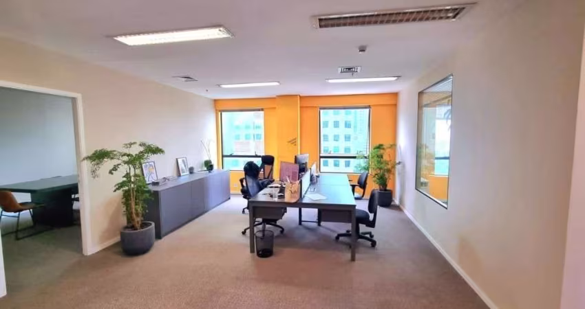 West Gate - Sala Comercial Mobiliada com 88m², 2 Vagas, Copa, Ar Condicionado e