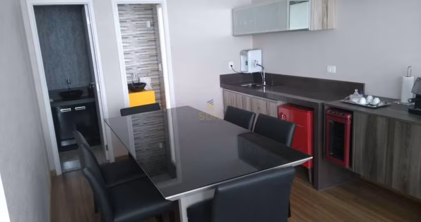 Alpha Square Office - Sala Comercial Mobiliada com 46m², Adega, 1 Banheiro, 1 Va