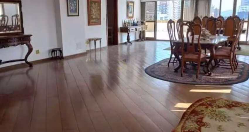 Manhattan - Cobertura com 1.200m², 6 Suítes, 9 Vagas e Ótima Localização em Baru