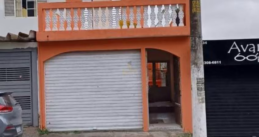Sobrado com 3 Dormitórios, Sala, Cozinha e Ótima Localização na Av Mutinga - São