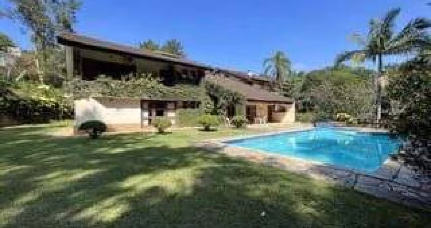 Excelente Casa Contemporânea com 5 Suítes, 11 Vagas de Garagem, Piscina Gourmet