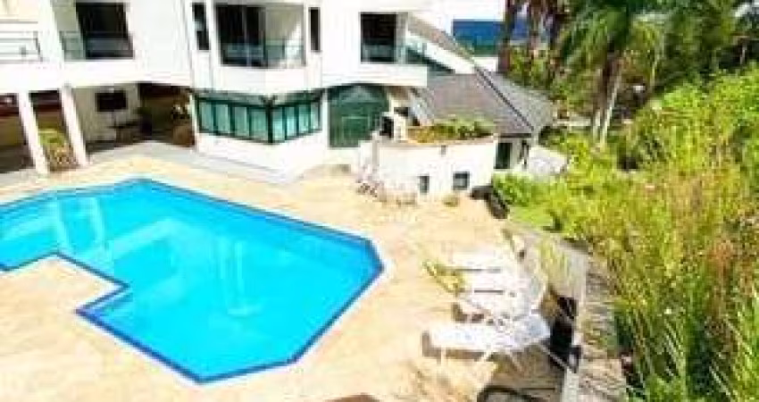 Alphaville 10 - Casa com 798m², 4 Suítes, 5 Vagas, Piscina, Adega e Área Gourmet