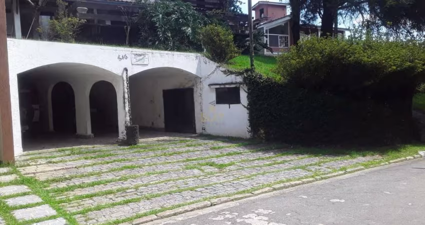 Casa com 3 Dorm (1 Suíte), Piscinas e Pomar Frutífero em Condomínio! com Suit Im