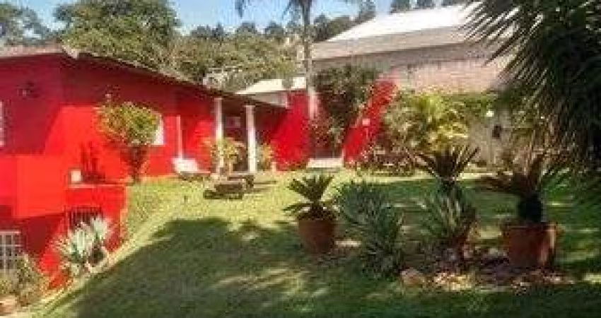 Linda Casa com 4 Quartos (3 Suítes sendo 1 Master com Closet), Salão de Festa, C