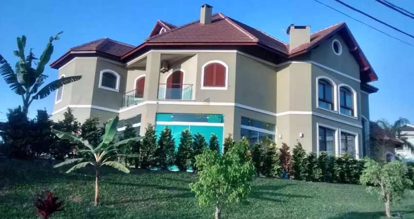 Morada dos Lagos - Linda Casa com 480m², 4 Dorm (3 Suítes), 6 Vagas e Churrasque