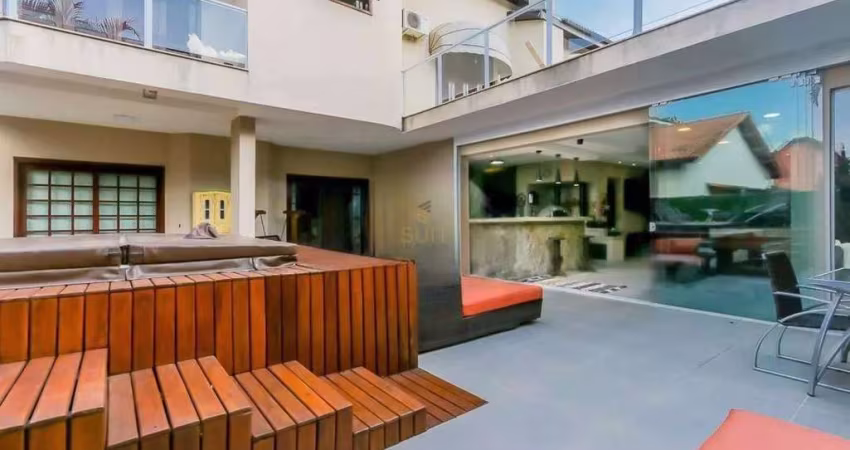 Morada dos Pinheiros - Casa com 537m², 4 Suítes, 4 Vagas e Área Gourmet Completa