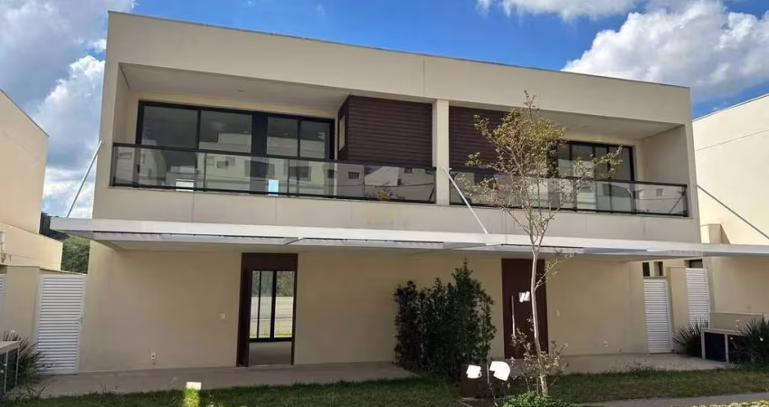 Alpha House - Casa com 152m², 3 Dorm (3 Suítes), 2 Vagas, Churrasqueira e Ótima