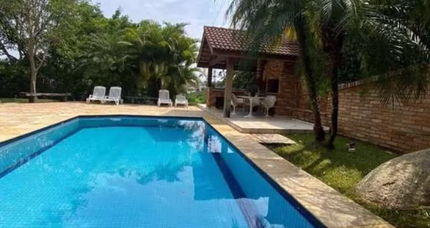 Alphaville 0 - Casa com 550m², 4 Suítes, 4 Vagas e Lazer com Piscina em Barueri/