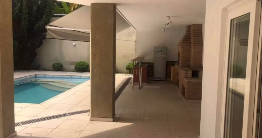 Alphaville 2 - Casa com 390m², 4 Suítes, 4 Vagas e Piscina em Barueri/SP! Contat