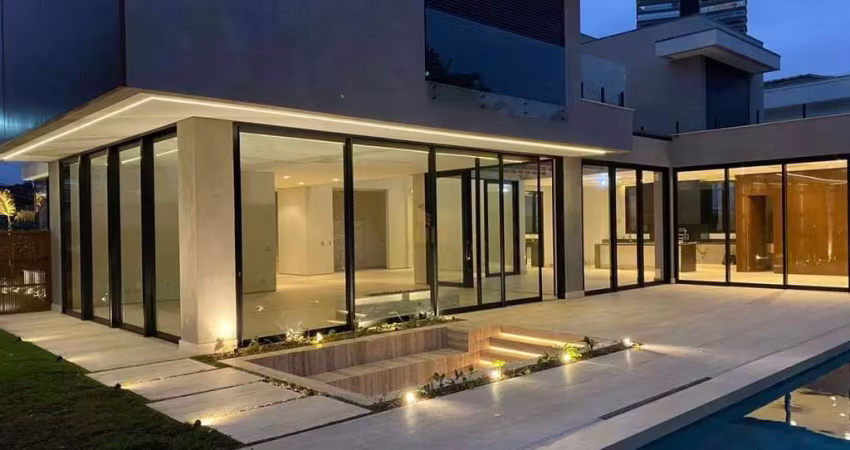 Residencial 02 - Casa com 910m², 5 Suítes, 10 Vagas, Mobiliada e Muito Lazer em