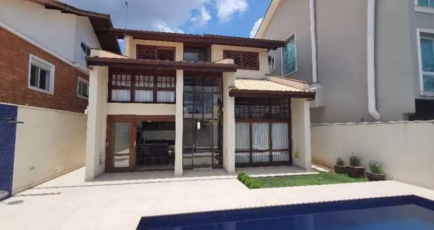 Residencial  3 - Casa com 300m², 3 Suítes, 3 Vagas, Planejados e Piscina em Sant