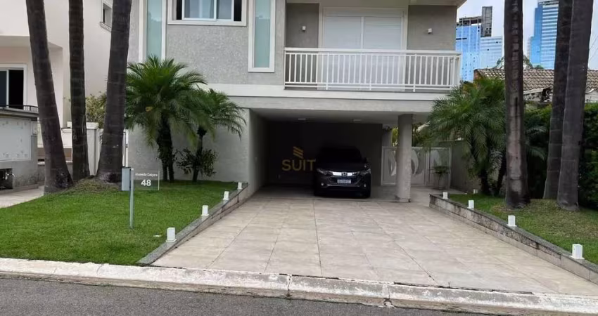 Alphaville 3 - Casa com 360m², 4 Dorm(4 Suítes), 6 Vagas, Hidro e Muito Mais em
