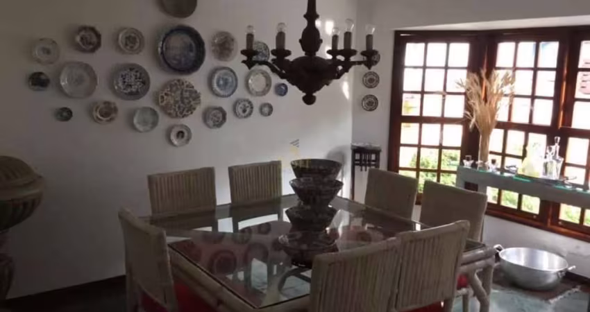 Alphaville 4 - Casa com 300 m², 3 Dorm (2 Suítes), 2 Vagas, Piscina e Ótimo Laze