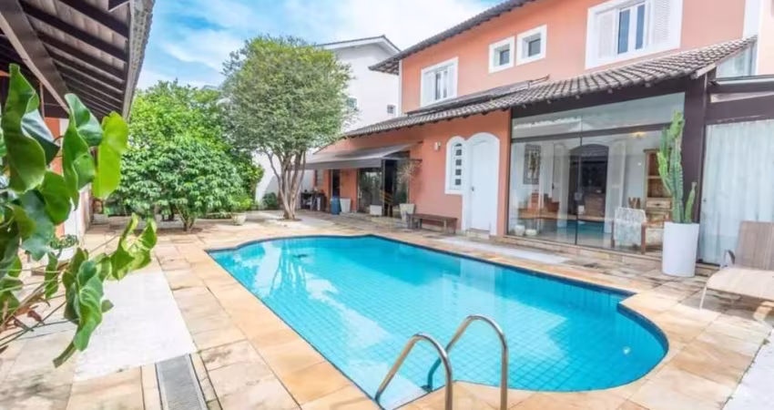 Alphaville 4 - Casa com 480m², 4 Dorm (2 Suítes), 2 Vagas e Charmosa Área Gourme