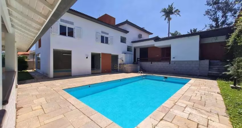 Alphaville 5 - Casa com 620m², 5 Suítes, 10 Vagas, Churrasqueira e Piscina em Sa