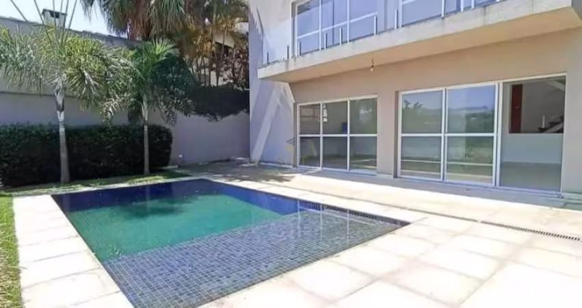 Alphaville 6 - Casa com 488m², 4 Suítes, 5 Vagas e Espaço Gourmet em Santana de