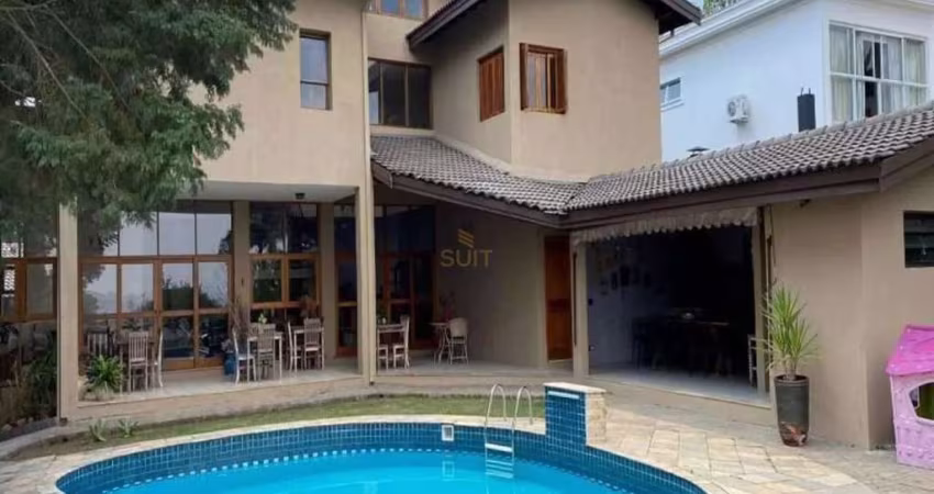 Alphaville 8 - Casa com 756m², 4 Suítes, 8 Vagas e Excelente Lazer em Santana de