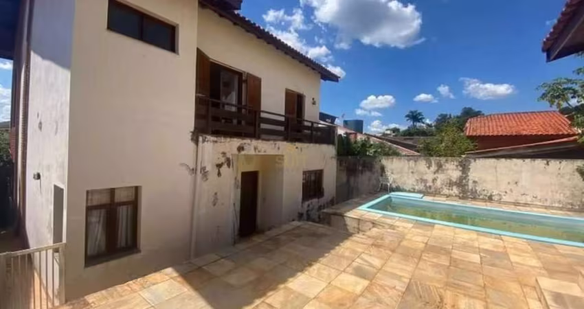Alphaville 9 - Casa com 281 m², 5 Dorm (2 Suítes), 4 Vagas e Piscina em Santana