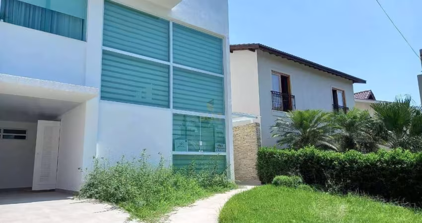 Alphaville 11 - Casa com 259m², 3 Suítes, Hidro e Churrasqueira em Santana de Pa