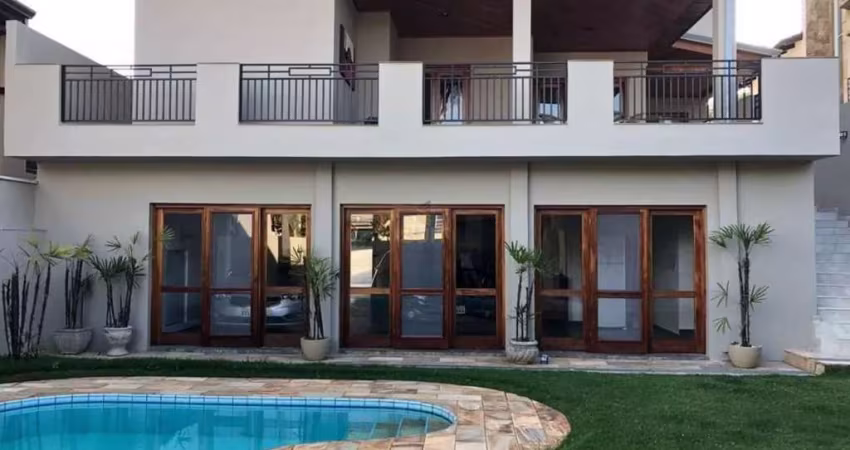 Alphaville 11 - Casa com 430m², 4 Dorm (2 Suítes), 5 Vagas, Churrasqueira e Pisc