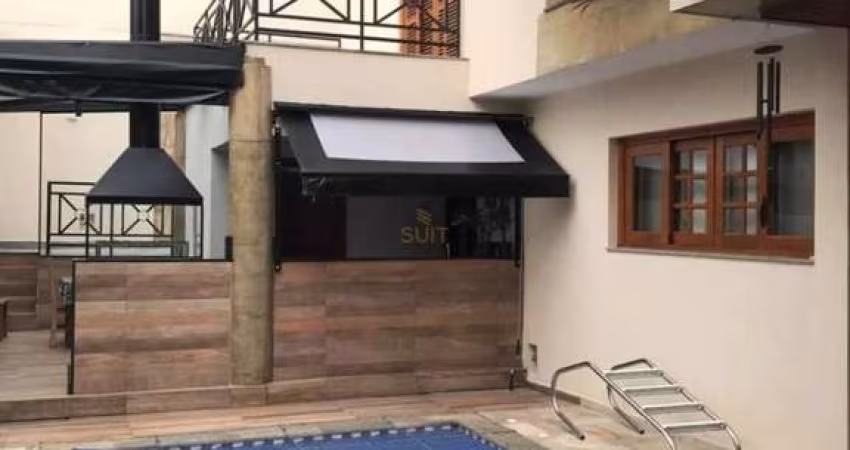 Alphaville 11 - Casa com 310m², 3 Suítes, 4 Vagas e Varanda Gourmet em Santana d