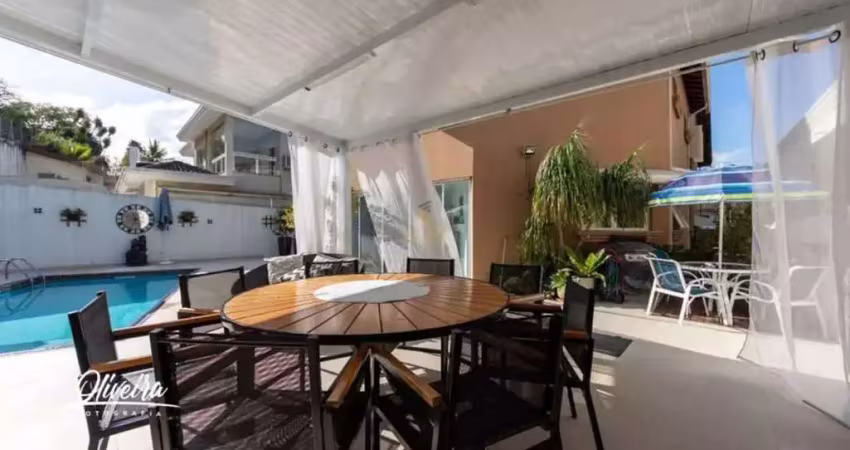 Alphaville 11 - casa com 500m², 4 suítes, 6 vagas e ampla área gourmet em santan