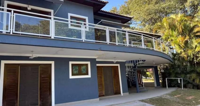 Alphaville 12 - Casa com 540m², 4 Suítes, 6 Vagas, Churrasqueira e Piscina em  S