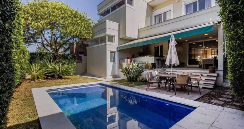 Burle Marx - Casa com 421m², 4 Suítes, 4 Vagas, Churrasqueira e Piscina em Santa