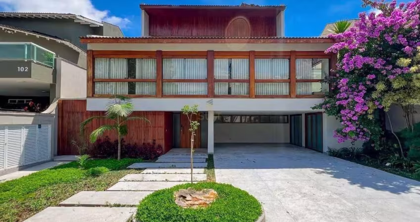 Alphaville 01 - Casa com 542m², 4 Suítes, 4 Vagas, Piscina, Hidromassagem Em Bar