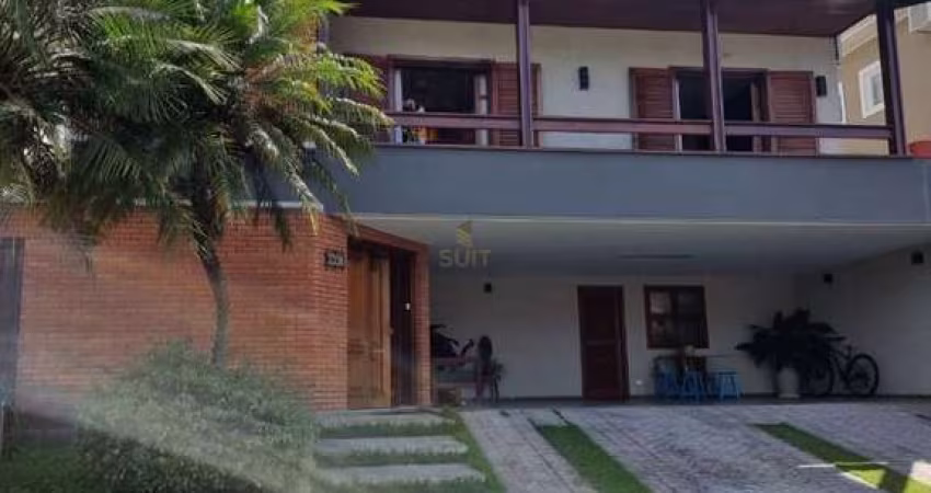 Residencial 10 - Casa com 320m², 3 Suítes, 4 Vagas, Churrasqueira, Piscina em Sa