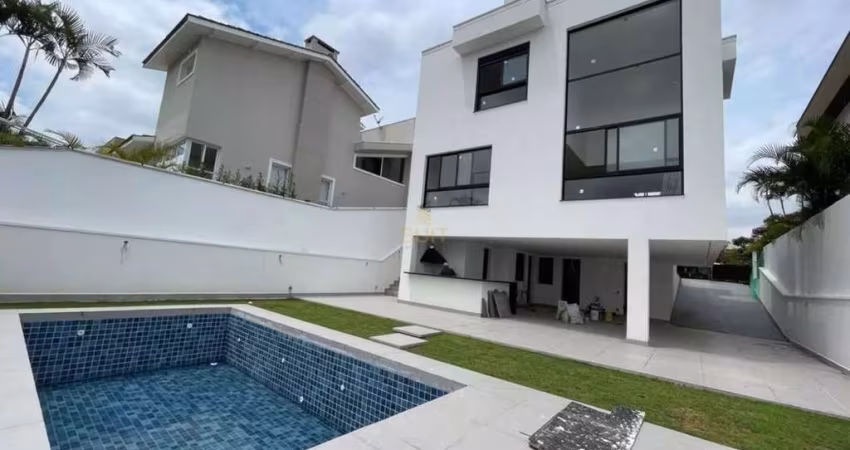 Gênesis I - Casa com 350m², Piscina, 4 Suítes, 7 Banheiros e 6 Vagas em Santana