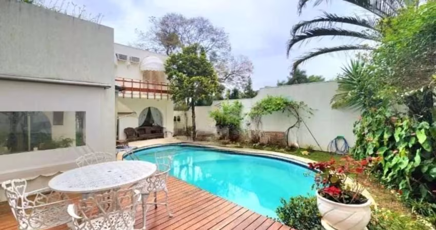 Alphaville 02 - Casa com 412m², 4 Suítes, 3 Vagas, Piscina, Lareira, Jardim Em B