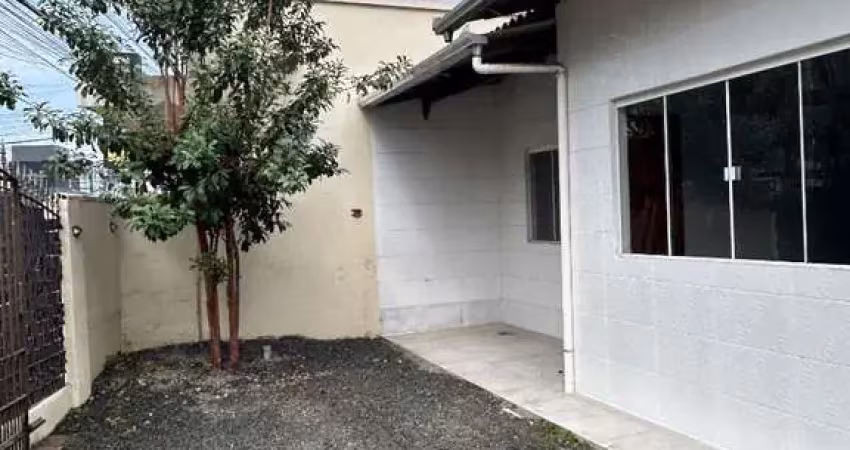 Casa com 2 dormitórios para alugar por r$ 3.155,00/mês - são judas - itajaí/sc