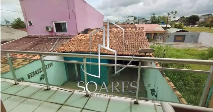 Residencial campo verde:casa com pavimento superior e área externa ampla no campo verde