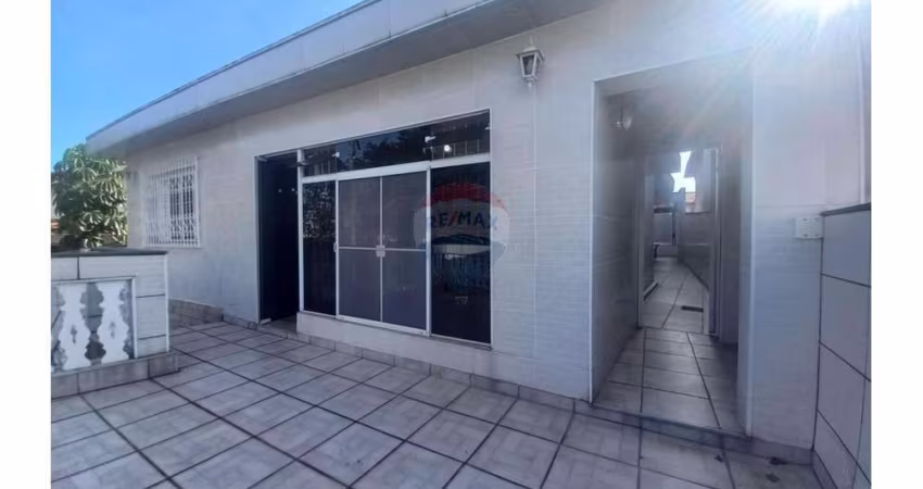 Linda casa com 3 dormitórios no Jd. Haydee