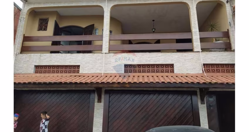 Sobrado espaçoso e moderno com 4 vagas de garagem e cozinha planejada