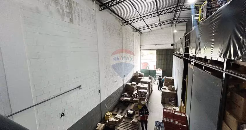 Galpão de 350m² com ótimo acabamento, espaço ideal para e-commerce ou indústria leve em mauá