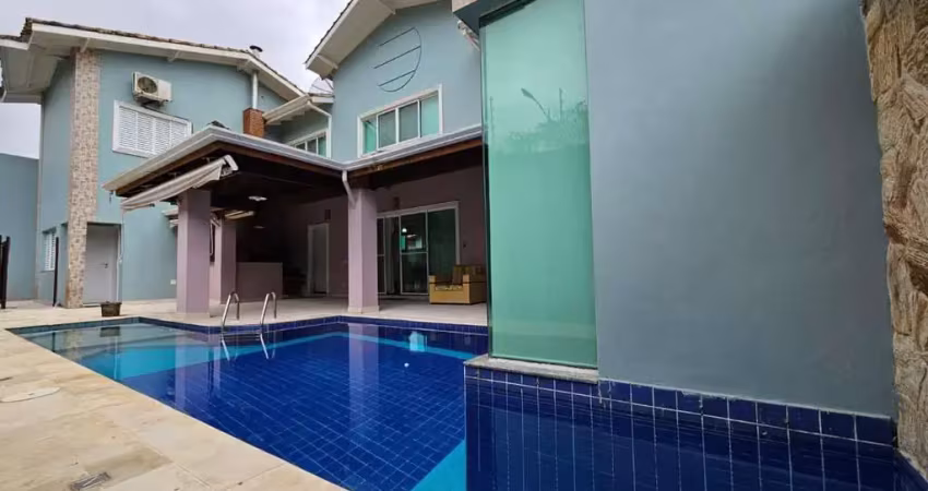 excelente casa de condomínio fechado, para seu conforto e muito lazer.