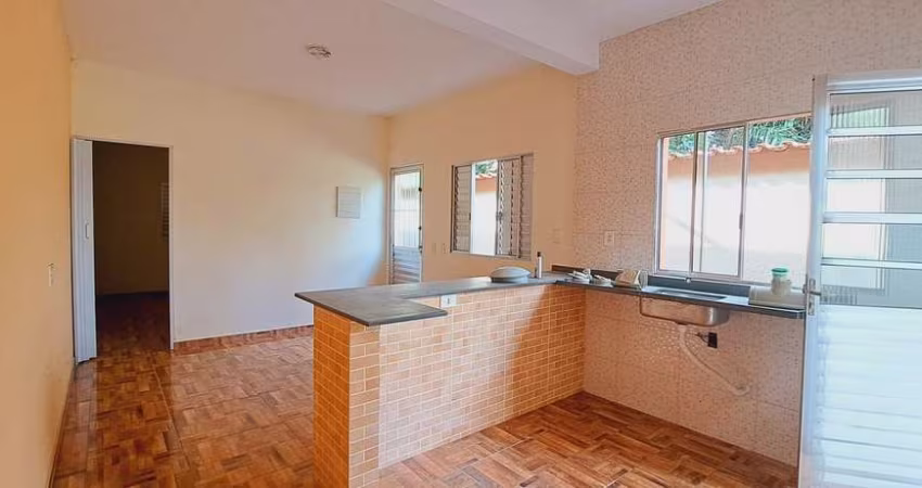 Casa térrea em Vista Linda com 3 dormitórios  à  15min de caminhada da praia.